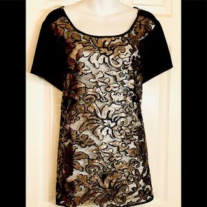 PLUS SIZE T-SHIRT WITH GOLD SEQUINS OVERLAY